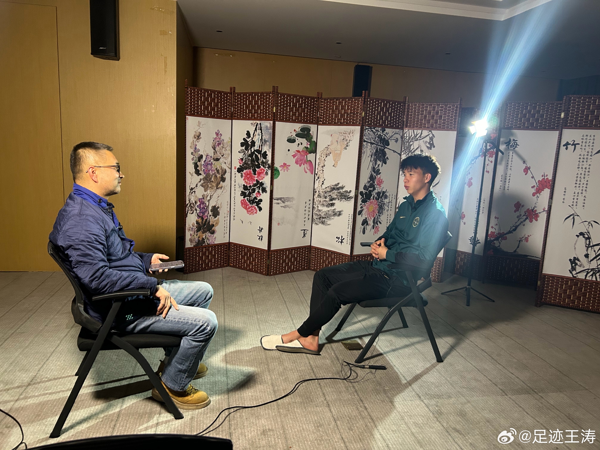 記者:王鈺棟視韋世豪為偶像&想加他微信,現進了國足不知加到沒