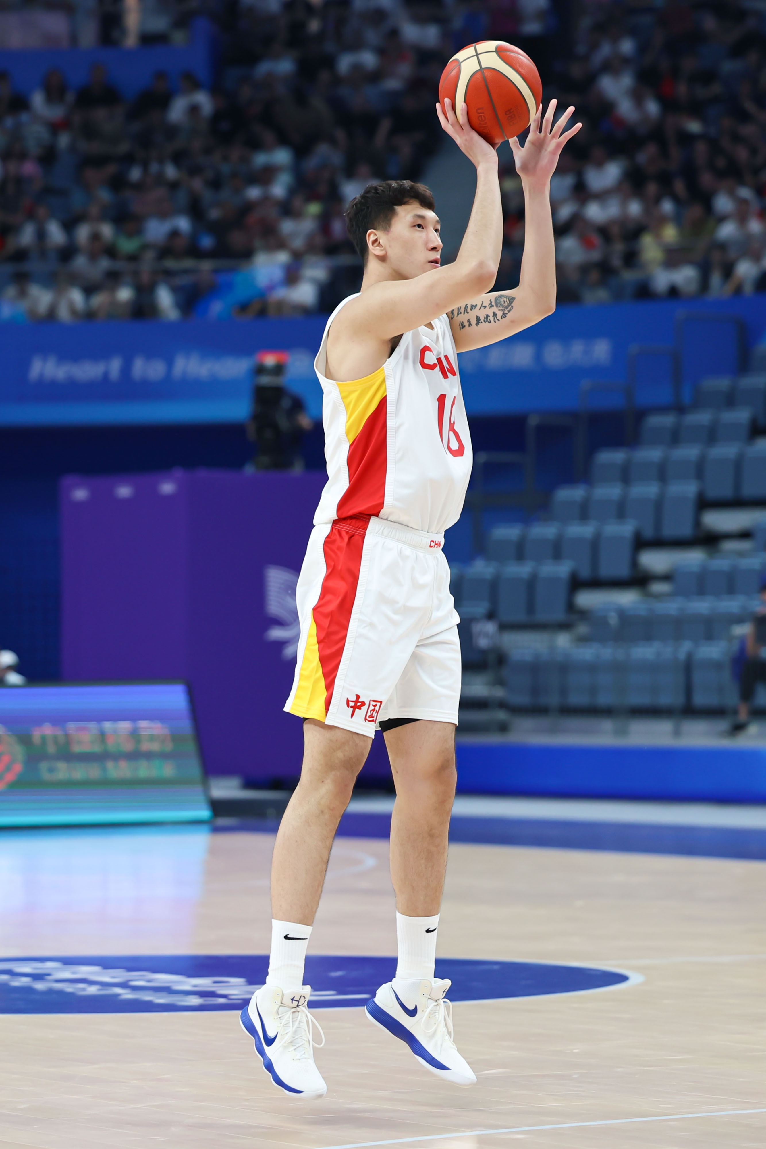 媒體人:不奇怪杜潤旺留在國家隊 無論CBA打咋樣他都是穩定空間點