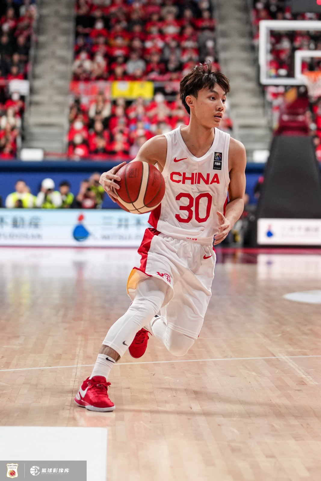  中國男籃戰日本男籃首發：徐杰 趙睿 朱俊龍 曾凡博 周琦！