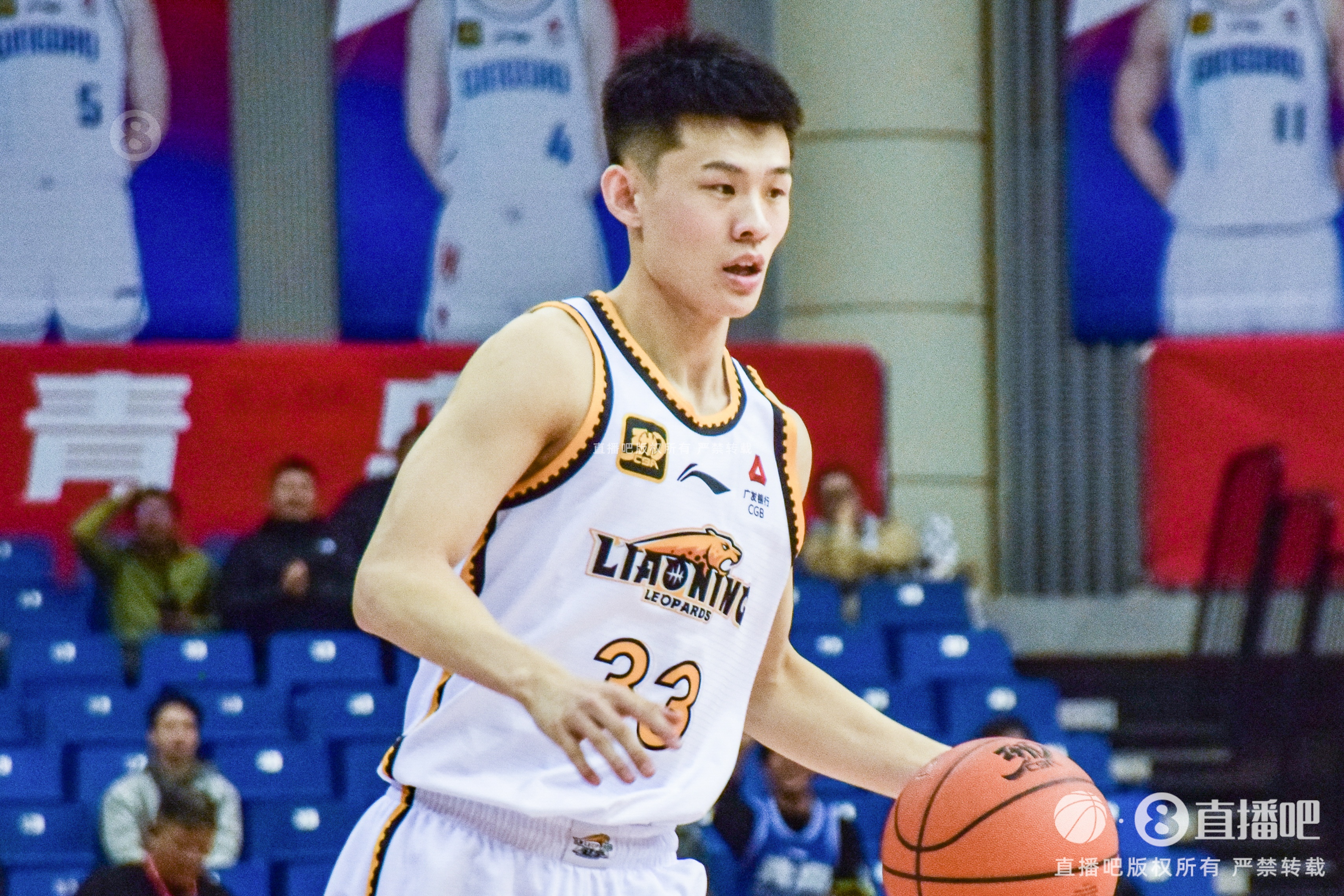 太準了!王嵐嵚半場4記三分球拿下12分2板2助1斷