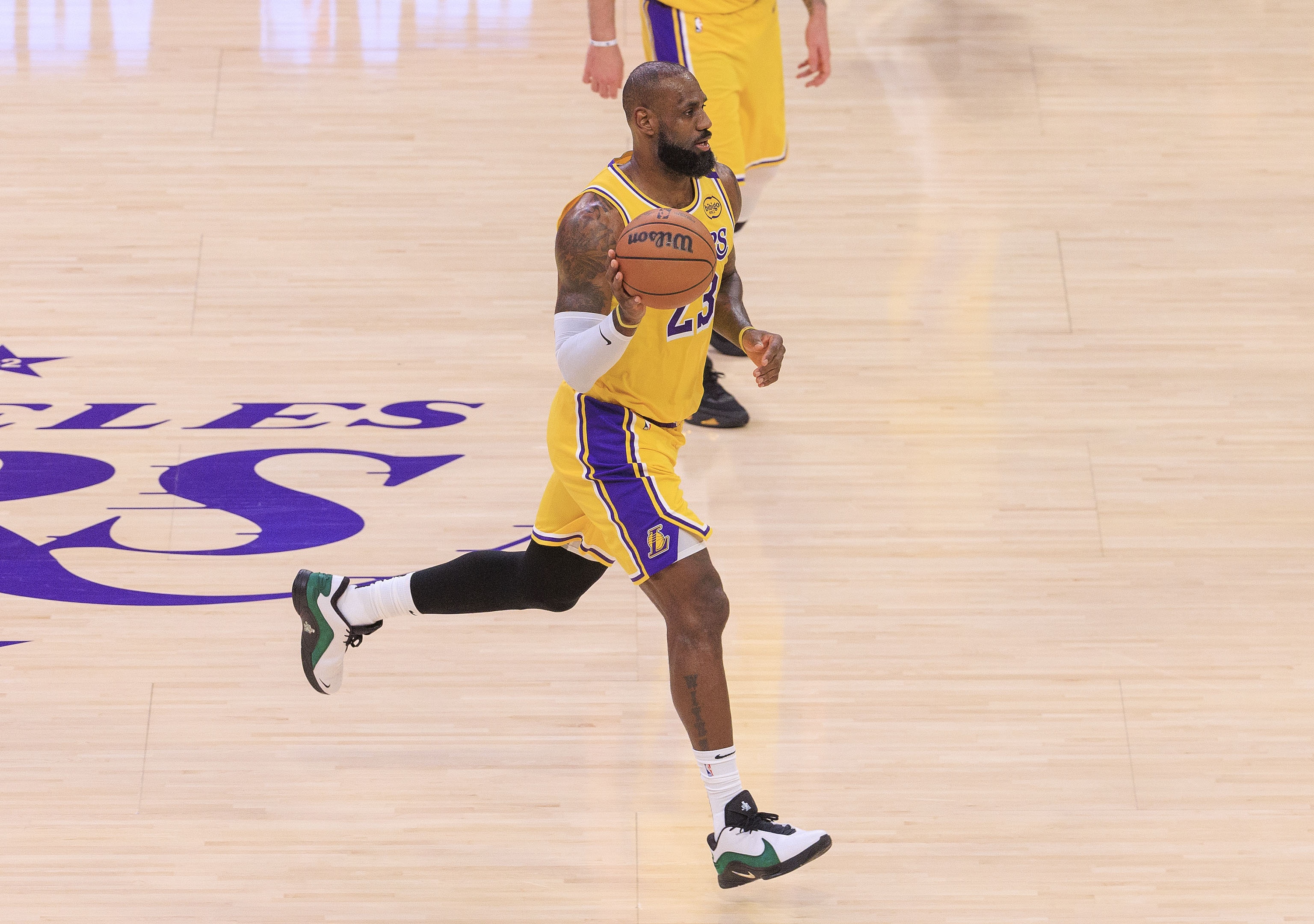 NBA官方:詹姆斯將于當地時間明天下午舉行賽前媒體見面會